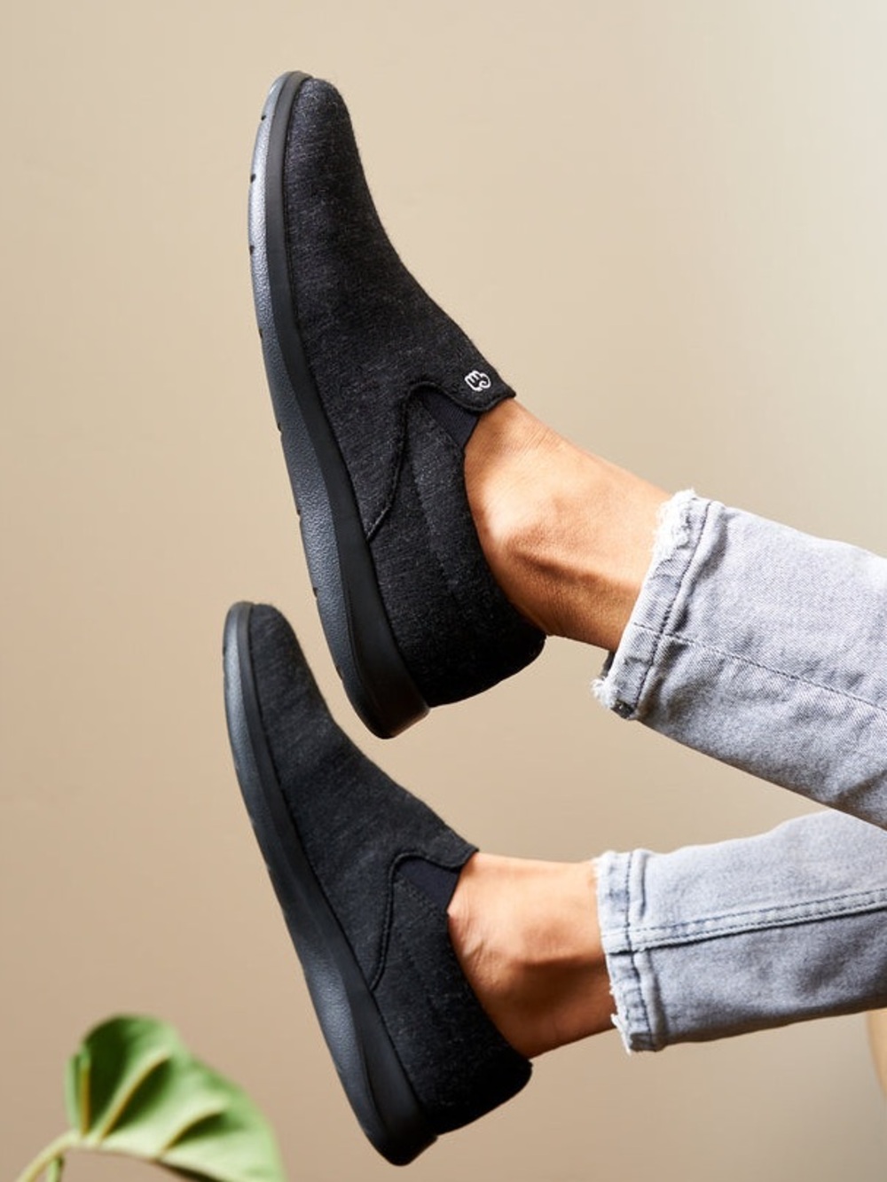 NWOT Merinos WOMEN'S SLIP-ONS BLACK/BLACK wool sneaker shoes size 8 minimalist